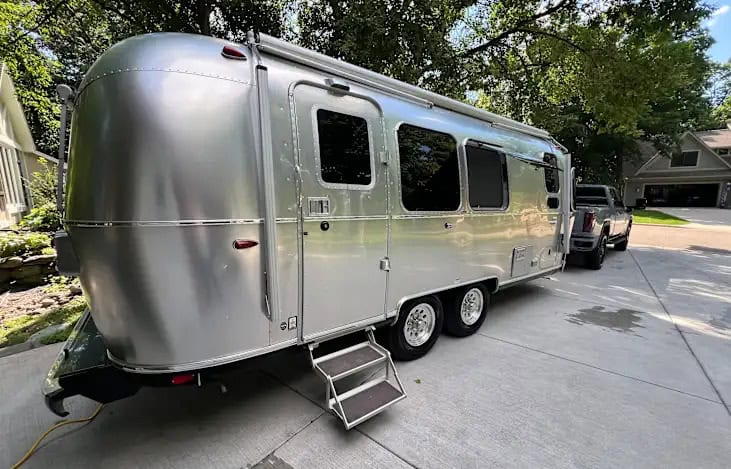 2018-airstream-RV-03 rv-01